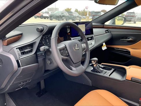 New 2025 Lexus ES 350 image 10