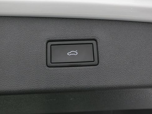 Certified 2024 Volkswagen Tiguan SE R-Line AWD/4WD image 17