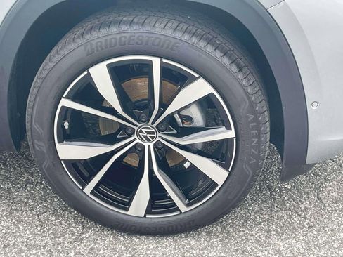 New 2026 Volkswagen Atlas SE image 9