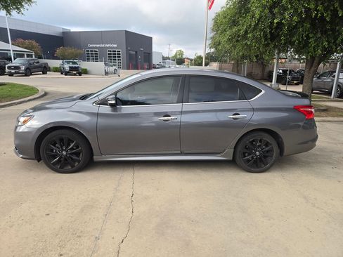 Used 2018 Nissan Sentra SR w/ SR Midnight Edition Package FWD image 6