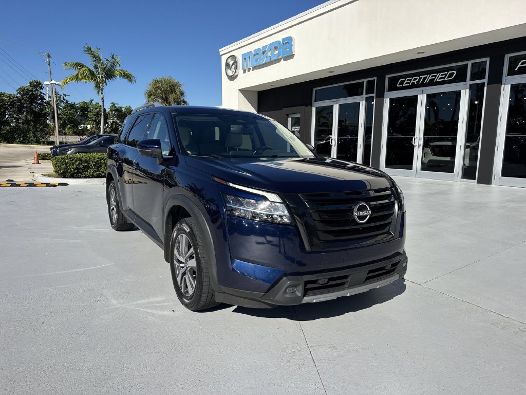 Used 2022 Nissan Pathfinder SL w/ SL Black Package AWD/4WD image 7
