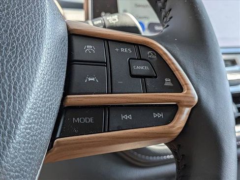 Used 2025 Toyota Grand Highlander AWD Hybrid image 13