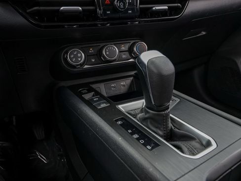 Used 2025 Nissan Kicks SV FWD image 29