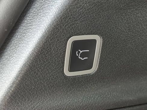 Used 2024 Chrysler Pacifica Touring FWD image 15