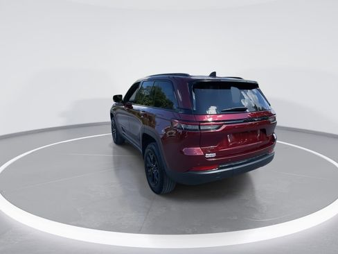 Used 2024 Jeep Grand Cherokee Altitude image 15