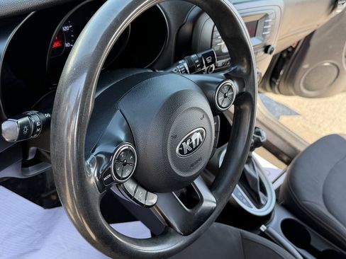 Used 2015 Kia Soul FWD image 10