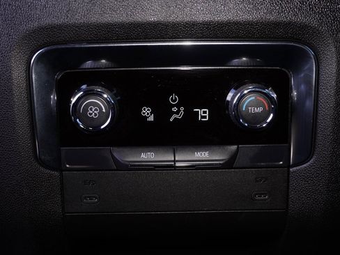 Used 2025 Chevrolet Suburban RST image 12