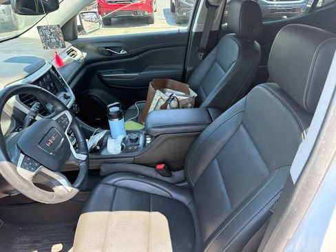 Used 2023 GMC Acadia SLT w/ Preferred Package FWD image 7