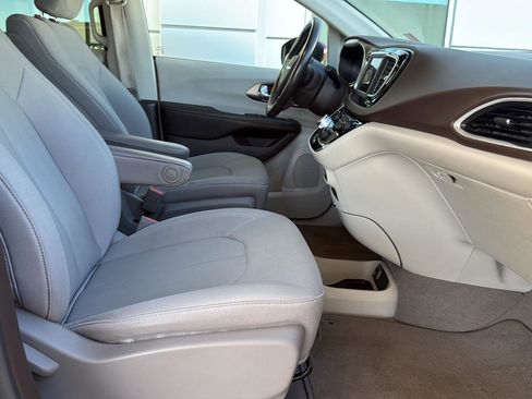 Used 2021 Chrysler Voyager LX w/ Cold Weather Group FWD image 34
