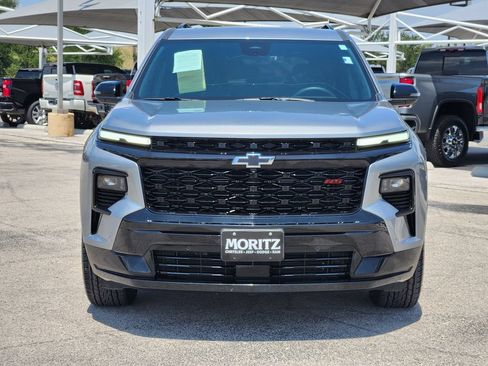 Used 2024 Chevrolet Traverse RS FWD image 2