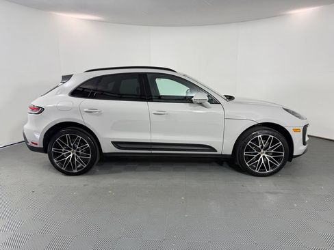 Certified 2026 Porsche Macan AWD/4WD image 8