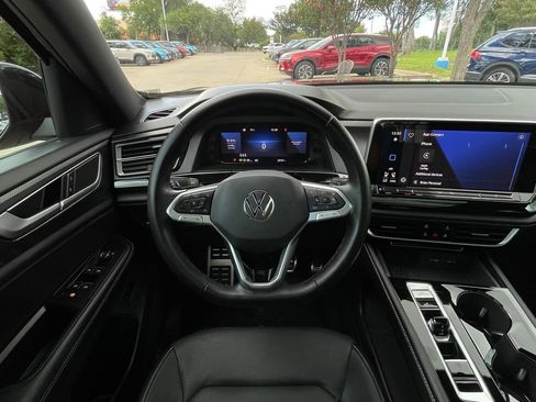 Used 2025 Volkswagen Atlas Cross Sport SEL R-Line AWD/4WD image 12
