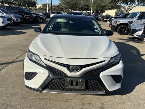 Used 2019 Toyota Camry XSE image 2