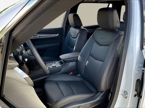 New 2025 Cadillac XT6 Luxury image 10