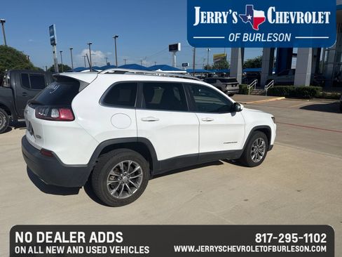 Used 2019 Jeep Cherokee Latitude Plus w/ Comfort/Convenience Group FWD image 5