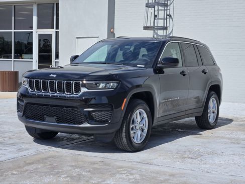 New 2025 Jeep Grand Cherokee Laredo X w/ Luxury Tech Group I image 2