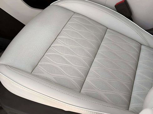 Used 2023 Buick Envision Avenir image 34