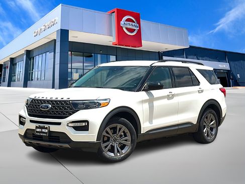 Used 2022 Ford Explorer XLT w/ Equipment Group 202A RWD image 1