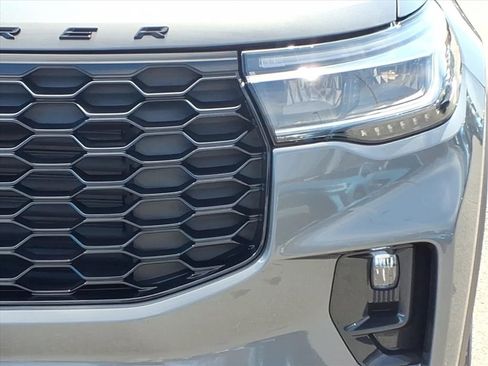 Used 2025 Ford Explorer ST-Line w/ Premium Package image 8