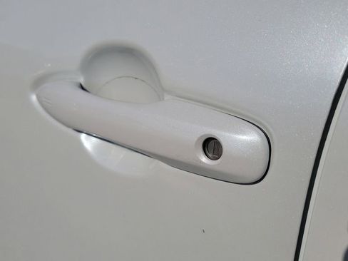 Used 2024 Toyota Venza XLE image 6