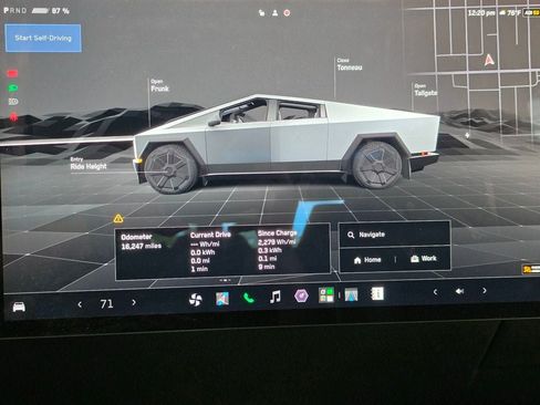 Used 2024 Tesla Cybertruck AWD Crew Cab image 33