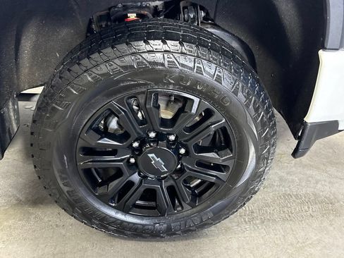 Used 2022 Chevrolet Silverado 3500 High Country w/ Z71 Off-Road Package AWD/4WD image 9
