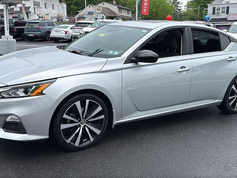 Certified 2021 Nissan Altima 2.5 SR w/ SR Premium Package FWD image 3