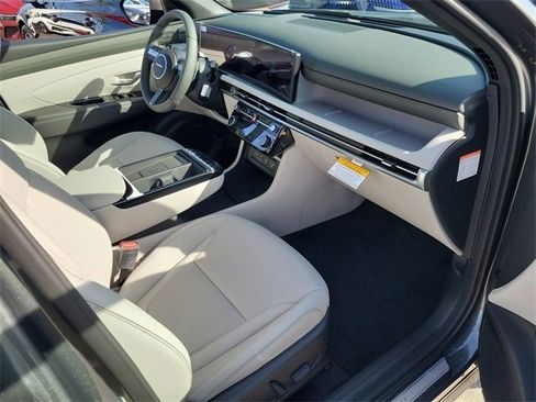 New 2025 Hyundai Tucson Limited image 18