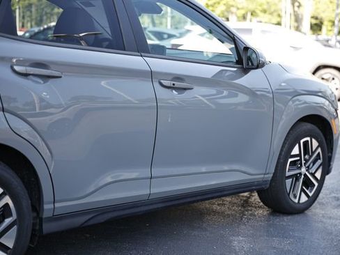 Used 2023 Hyundai Kona SE w/ Cargo Package FWD image 8
