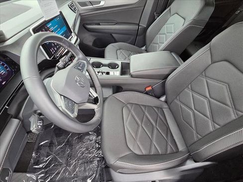 Used 2025 Volkswagen Atlas Cross Sport SE image 14