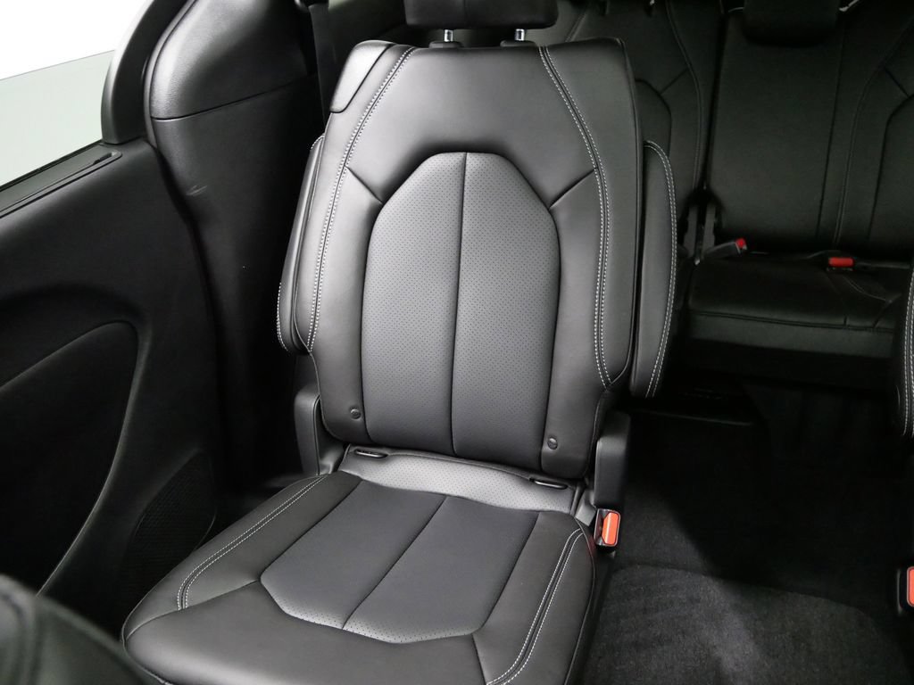 New 2026 Chrysler Pacifica Select AWD/4WD image 31