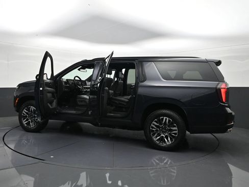 Used 2025 Chevrolet Suburban Z71 AWD/4WD image 41