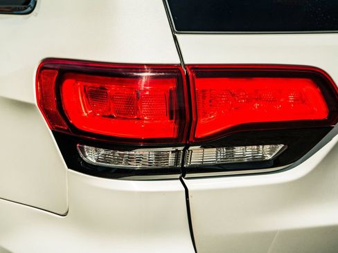 Used 2019 Jeep Grand Cherokee SRT AWD/4WD image 8