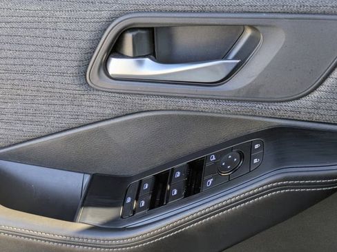 Used 2022 Nissan Rogue SV image 24