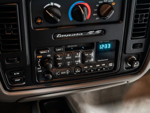 Used 1995 Chevrolet Impala SS image 22