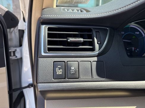 Used 2017 Toyota Camry XLE w/ Moonroof Package FWD image 26