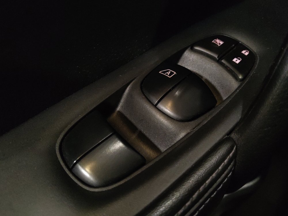 Used 2020 Nissan Rogue SV FWD image 27