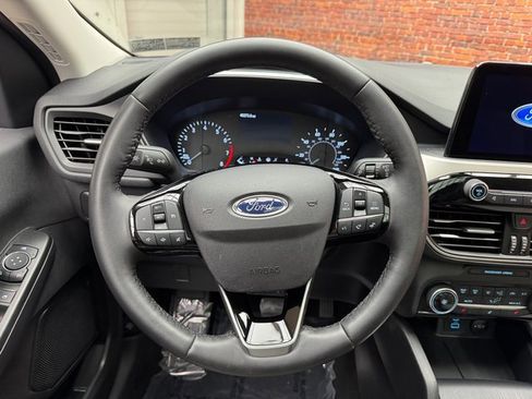 Certified 2022 Ford Escape SE w/ Cold Weather Package image 14