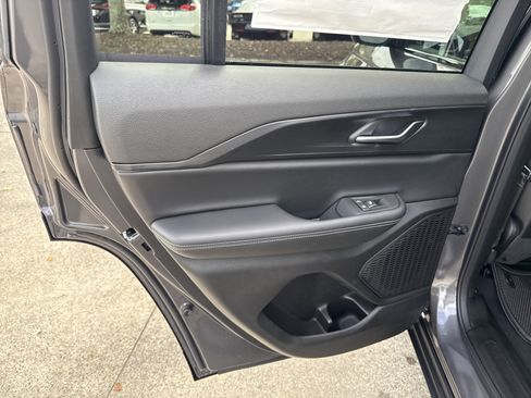 New 2025 Jeep Grand Cherokee Altitude image 23