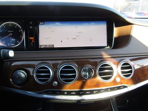 Used 2014 Mercedes-Benz S 550 Sedan w/ Sport Package w/ Sport Package image 30