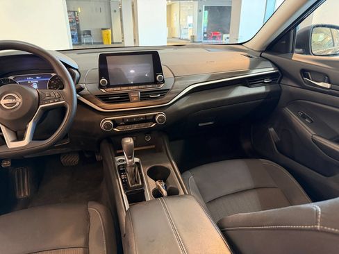 Used 2025 Nissan Altima 2.5 SV FWD image 29