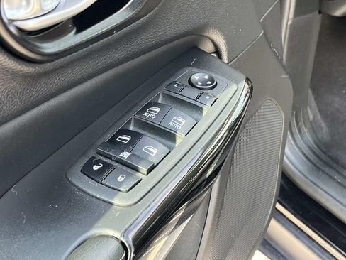 Used 2023 Jeep Cherokee Altitude Lux AWD/4WD image 30