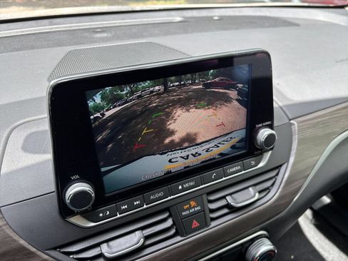 Used 2025 Nissan Altima 2.5 SV FWD image 24