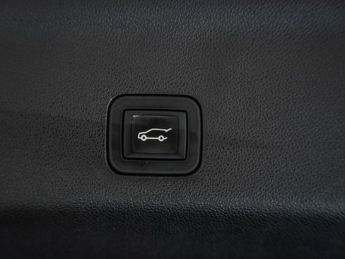 Used 2023 Chevrolet Tahoe Premier image 10