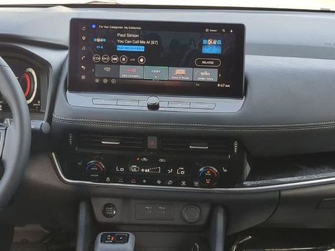 Certified 2025 Nissan Rogue SL w/ Tech Package FWD image 18