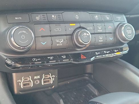 Used 2025 Dodge Durango GT AWD/4WD image 31