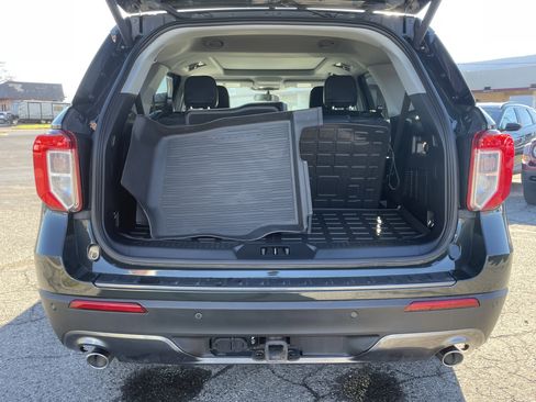 Used 2022 Ford Explorer XLT w/ Equipment Group 202A image 5