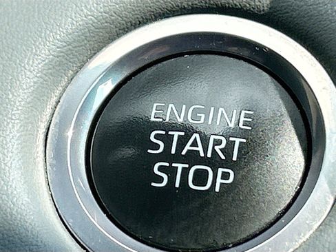 Used 2024 Toyota Highlander XLE FWD image 35