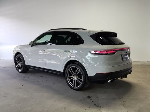 Used 2023 Porsche Cayenne AWD/4WD image 3