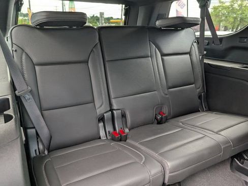 Used 2022 GMC Yukon XL Denali w/ Denali Premium Package AWD/4WD image 12